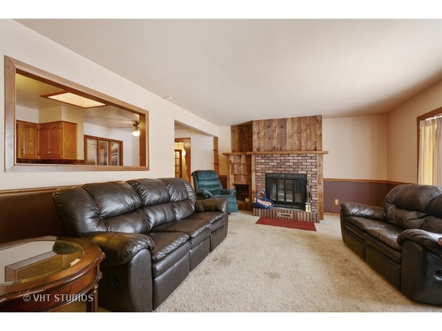 19037 Burnham Ave, Lansing, IL 60438 photo 2