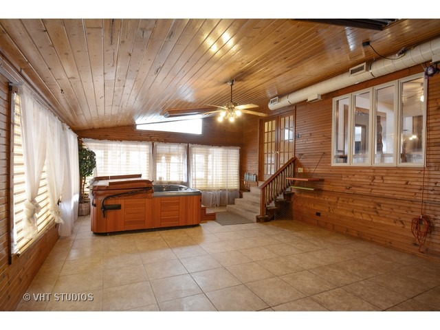 19037 Burnham Ave, Lansing, IL 60438 photo 10