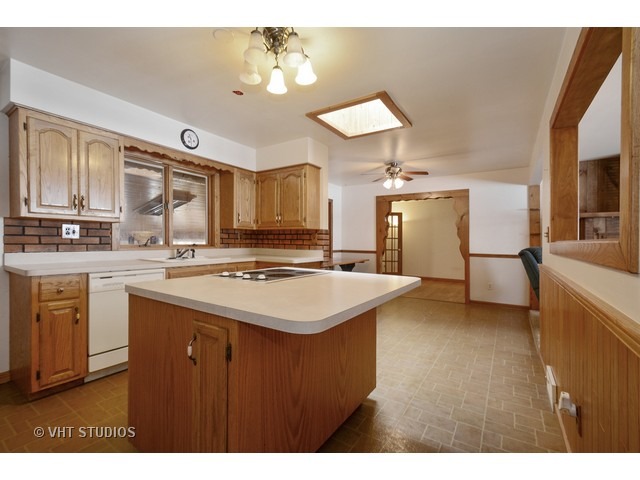 19037 Burnham Ave, Lansing, IL 60438 photo 4
