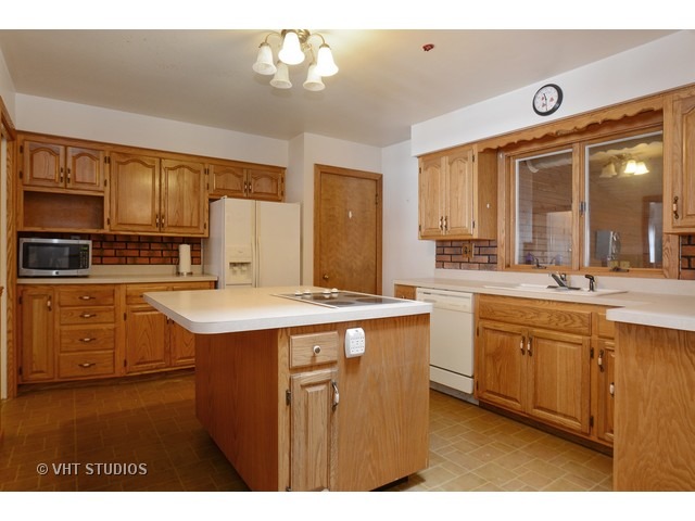 19037 Burnham Ave, Lansing, IL 60438 photo 3