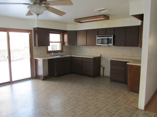 461 S Commonwealth Ave, Elgin, IL 60123 photo 2