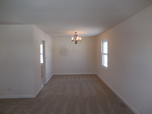 1280 Fairmont Rd, Hoffman Estates, IL 60169 photo 4