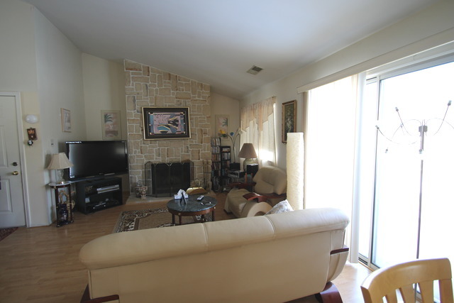 1604 Queens Ct #b2, Wheeling, IL 60090 photo 2