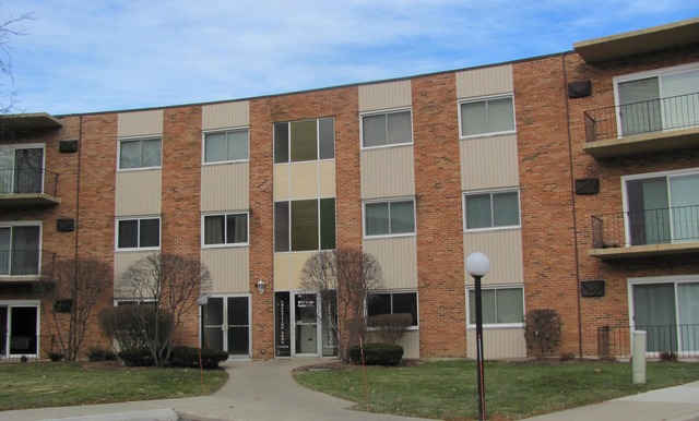 9724 S Karlov Ave #107, Oak Lawn, IL 60453 photo 1