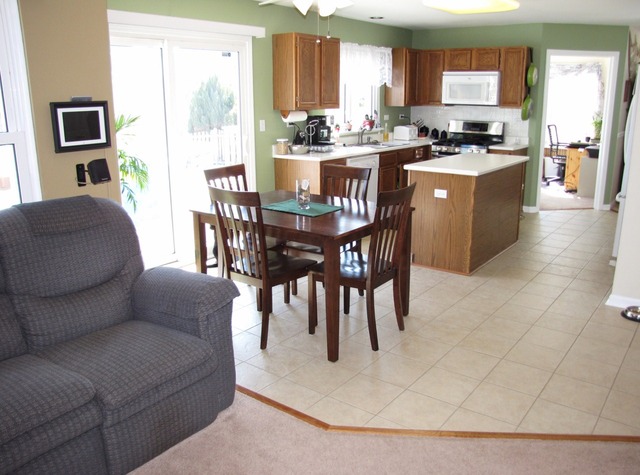 1347 Beacon Ln, Bartlett, IL 60103 photo 9