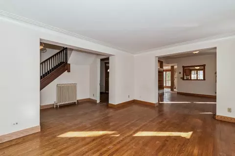 2425 W Wilson Ave, Chicago, IL 60625 photo 6