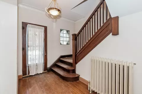 2425 W Wilson Ave, Chicago, IL 60625 photo 3