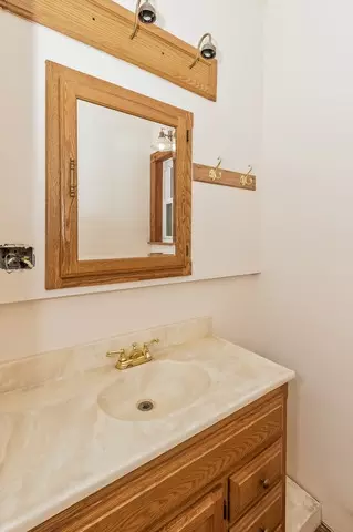 2425 W Wilson Ave, Chicago, IL 60625 photo 16