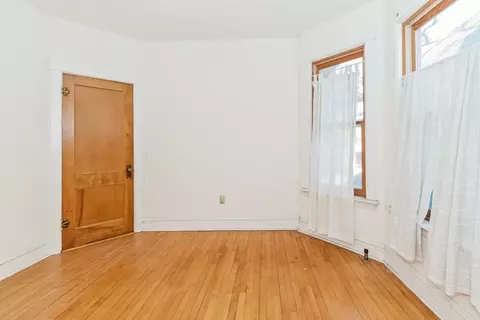 2425 W Wilson Ave, Chicago, IL 60625 photo 13