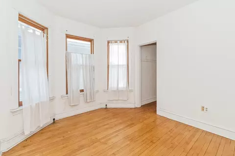 2425 W Wilson Ave, Chicago, IL 60625 photo 12