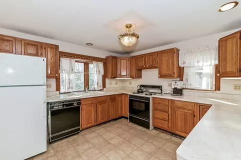 2425 W Wilson Ave, Chicago, IL 60625 photo 9