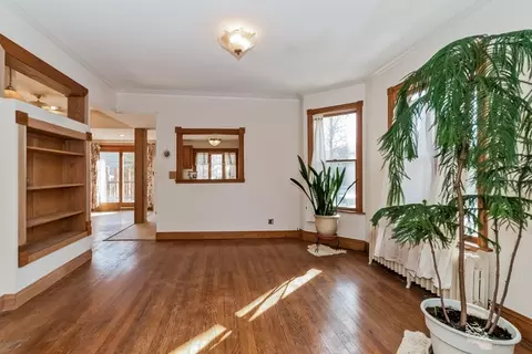 2425 W Wilson Ave, Chicago, IL 60625 photo 4