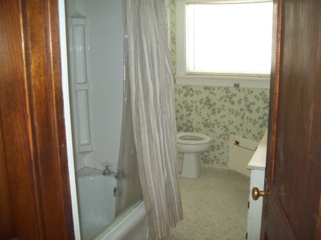 110 N Main St, Walnut, IL 61376 photo 7