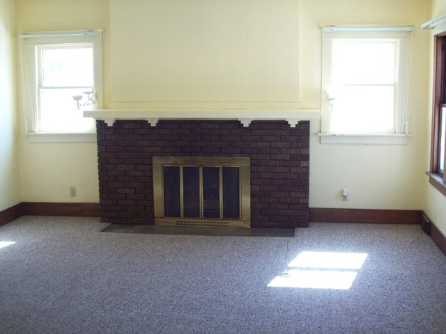 110 N Main St, Walnut, IL 61376 photo 2