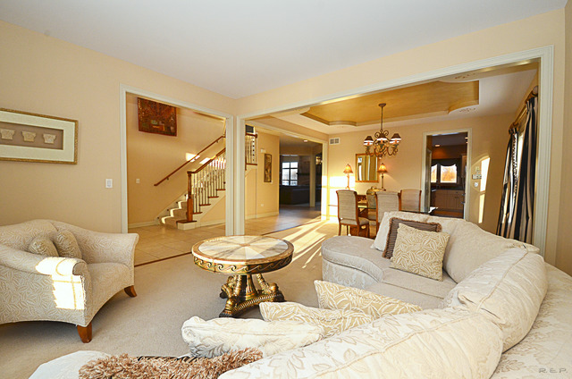 1210 S Commons Dr, Aurora, IL 60504 photo 4
