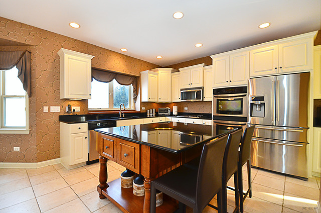 1210 S Commons Dr, Aurora, IL 60504 photo 11