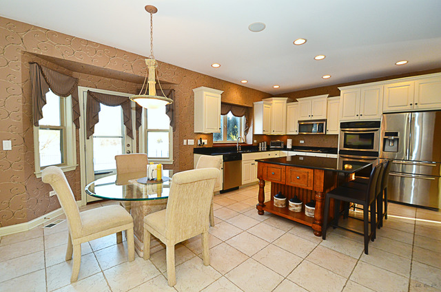 1210 S Commons Dr, Aurora, IL 60504 photo 10