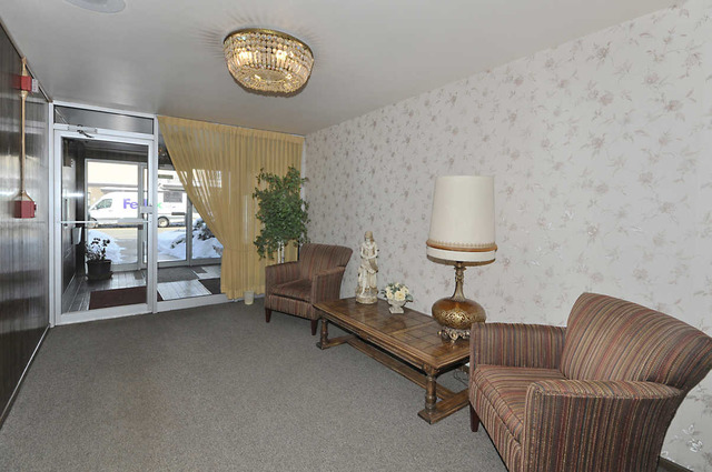 1525 E Thacker St #3b, Des Plaines, IL 60016 photo 2