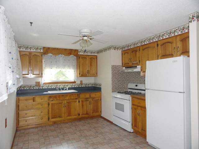 340 E Benton St, Oswego, IL 60543 photo 3