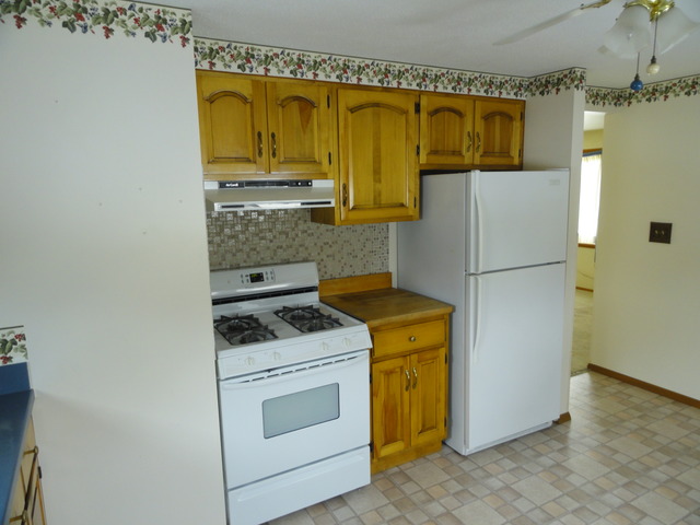 340 E Benton St, Oswego, IL 60543 photo 4
