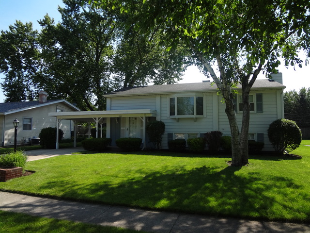 340 E Benton St, Oswego, IL 60543 photo 1