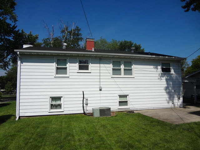 340 E Benton St, Oswego, IL 60543 photo 2