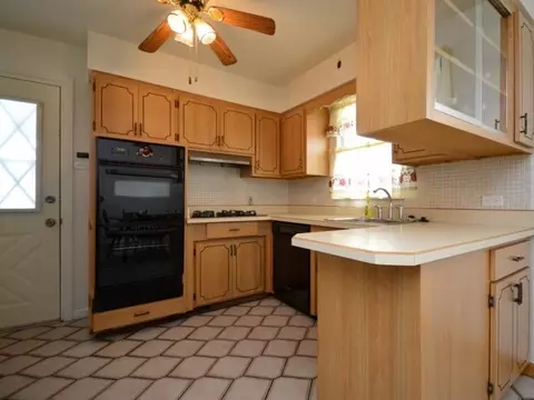 9043 Bartlett Ave, Brookfield, IL 60513 photo 5