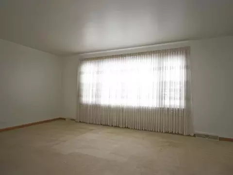9043 Bartlett Ave, Brookfield, IL 60513 photo 3