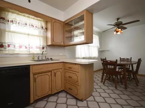 9043 Bartlett Ave, Brookfield, IL 60513 photo 6