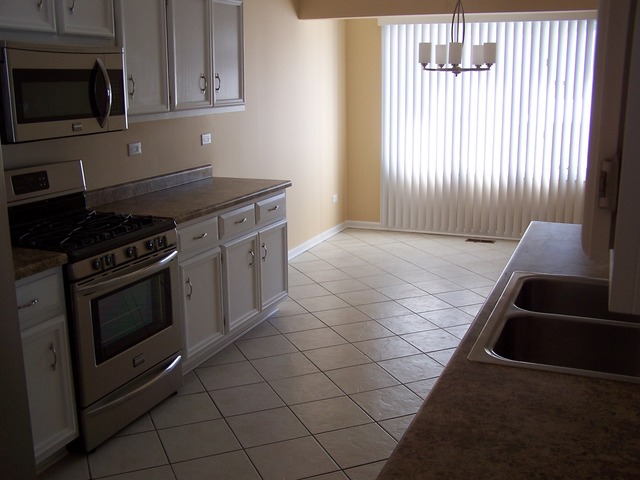 2805 W Douglas St, Joliet, IL 60435 photo 3