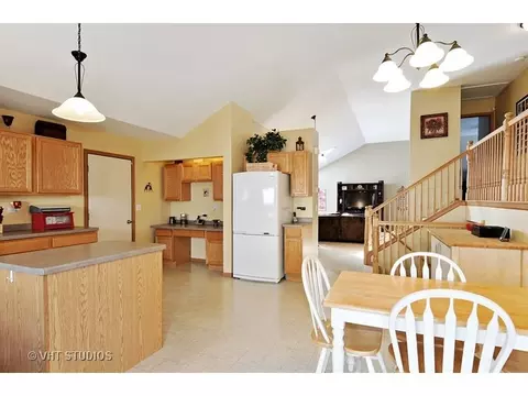 2007 Gray Hawk Dr, Plainfield, IL 60586 photo 2