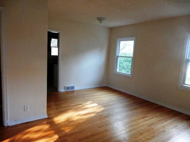 1614 Marquette Rd, Joliet, IL 60435 photo 2