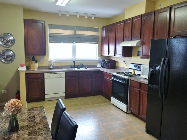 7421 Claridge Dr #c, Bridgeview, IL 60455 photo 2