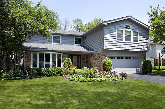930 Summit Dr, Deerfield, IL 60015 photo 1