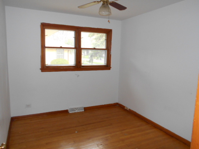 368 N Commonwealth Ave, Elgin, IL 60123 photo 10