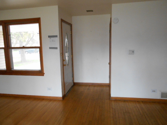 368 N Commonwealth Ave, Elgin, IL 60123 photo 2