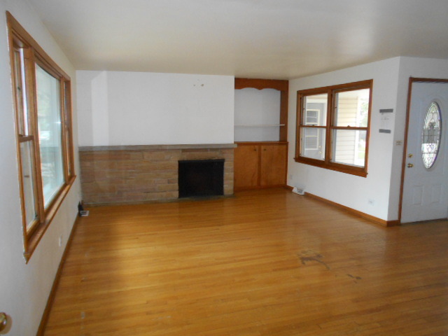 368 N Commonwealth Ave, Elgin, IL 60123 photo 3