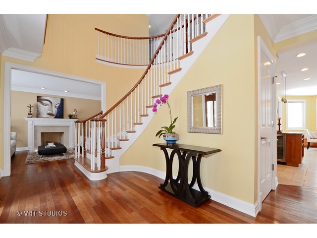 501 Echo Ln, Glenview, IL 60025 photo 2