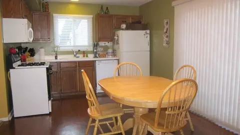 540 Hampton Ln, Roselle, IL 60172 photo 18