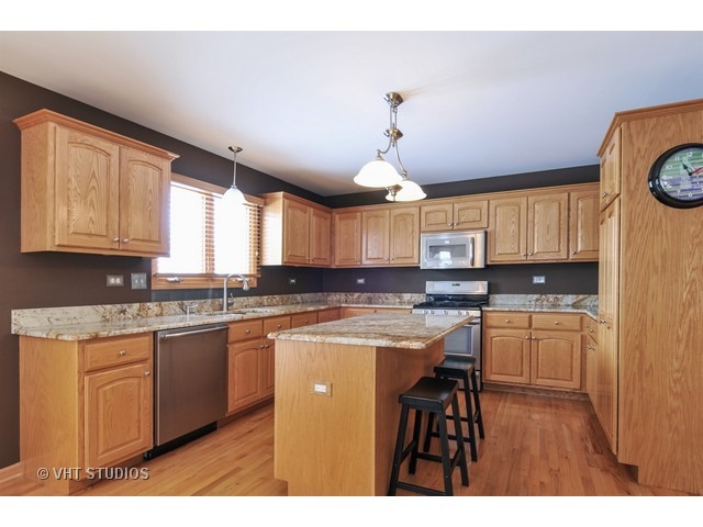 13160 Millbank Dr, Plainfield, IL 60585 photo 4