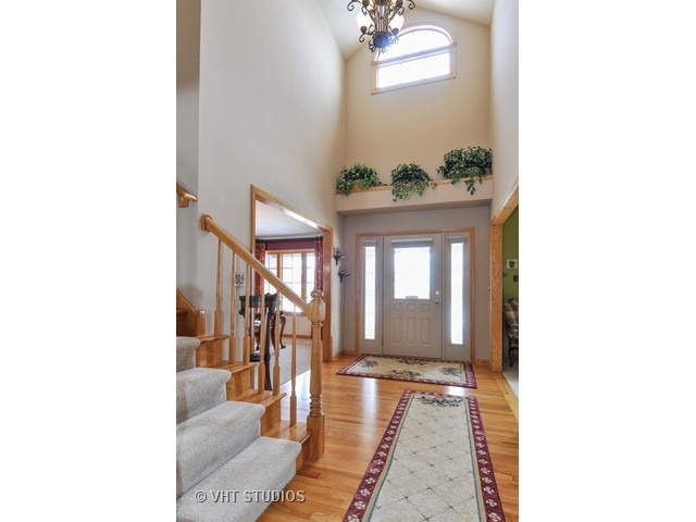 13160 Millbank Dr, Plainfield, IL 60585 photo 2