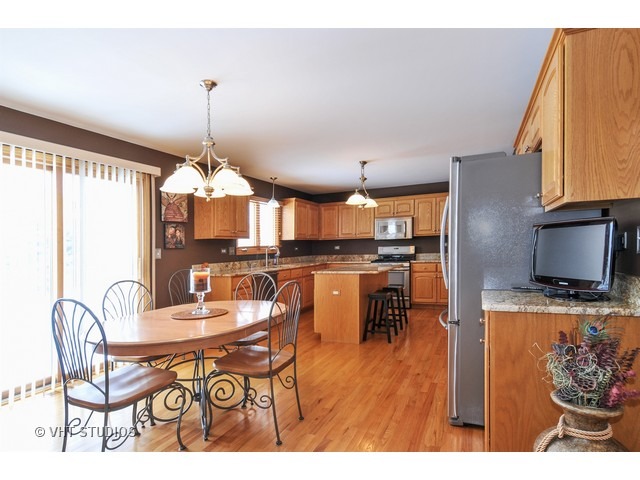 13160 Millbank Dr, Plainfield, IL 60585 photo 5