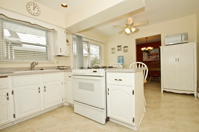 240 80th St, Willowbrook, IL 60527 photo 8