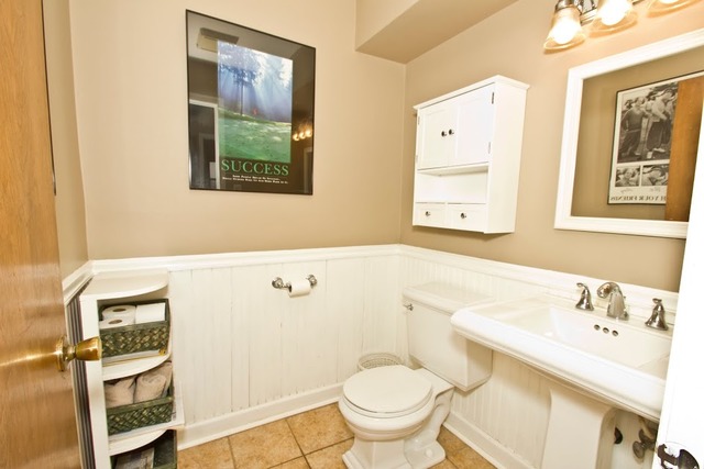 240 80th St, Willowbrook, IL 60527 photo 11