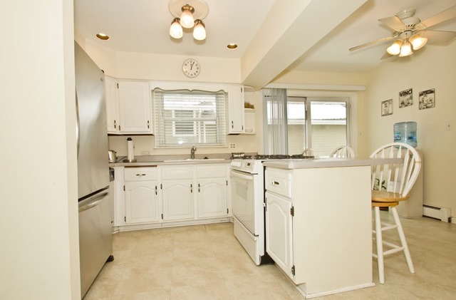 240 80th St, Willowbrook, IL 60527 photo 7