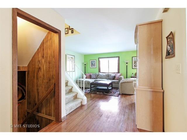 392 Elm Dr, Wheeling, IL 60090 photo 3