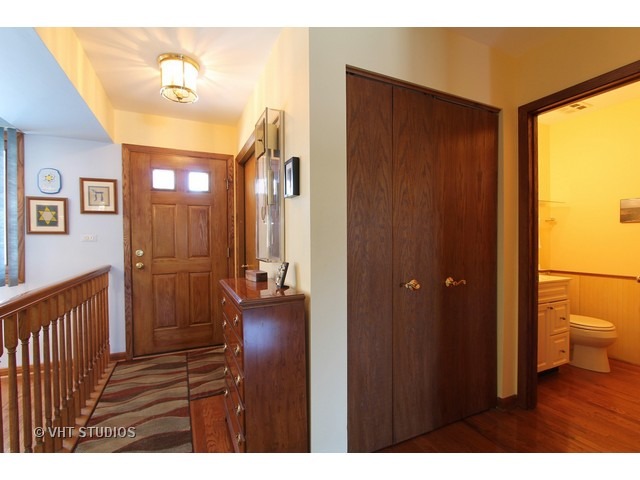 392 Elm Dr, Wheeling, IL 60090 photo 2