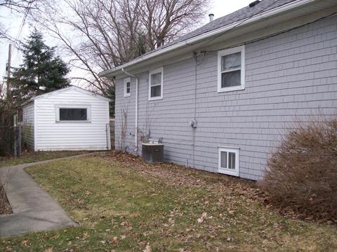705 E 12th St, Sterling, IL 61081 photo 3