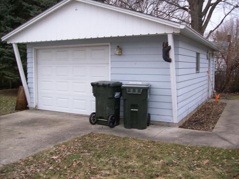 705 E 12th St, Sterling, IL 61081 photo 2