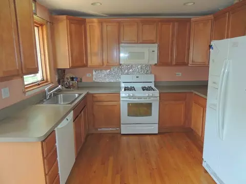 861 E Aster Ave, Palatine, IL 60074 photo 2
